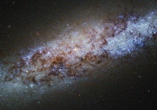 Опубликован снимок галактики NGC 4605 от космического телескопа Хаббл
